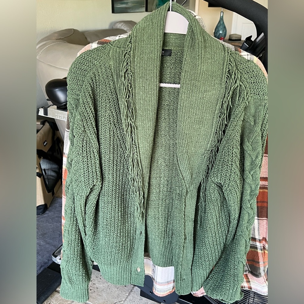 Green Knit fringed Grandma sweater size Large
Never worn